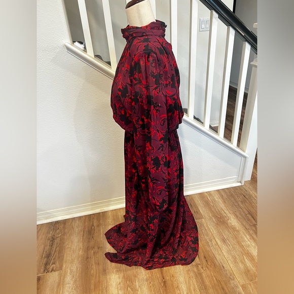 Chic Long Sleeve Floral Dress in Red and Black - Picture 3 of 16